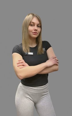 Инструктор тренажерного зала Виктория Слугачева