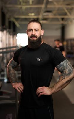 Инструктор тренажерного зала Васильев Андрей