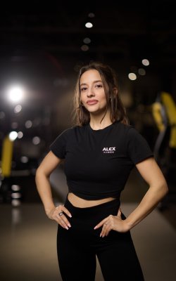 Инструктор групповых программ Попович Кира