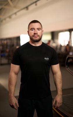 Инструктор тренажерного зала Шаповалов Олег