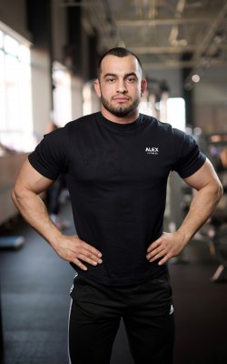 Инструктор тренажерного зала Тумасян Христофор