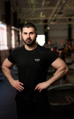 Инструктор тренажерного зала Яковенко Сергей