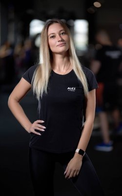 Инструктор групповых программ Крюкова Анастасия