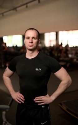 Инструктор тренажерного зала Наумов Михаил