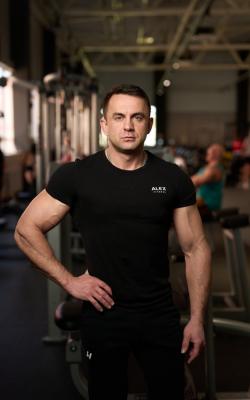 Инструктор тренажерного зала Языков Игорь