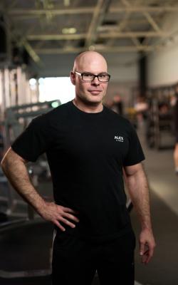 Инструктор тренажерного зала Серединка Денис