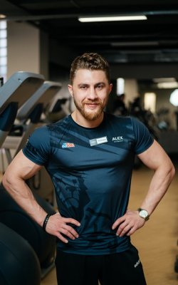 Максим Дубров<