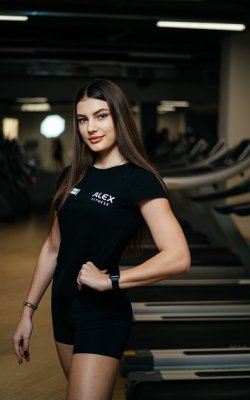 Инструктор групповых программ Мещерякова Ксения